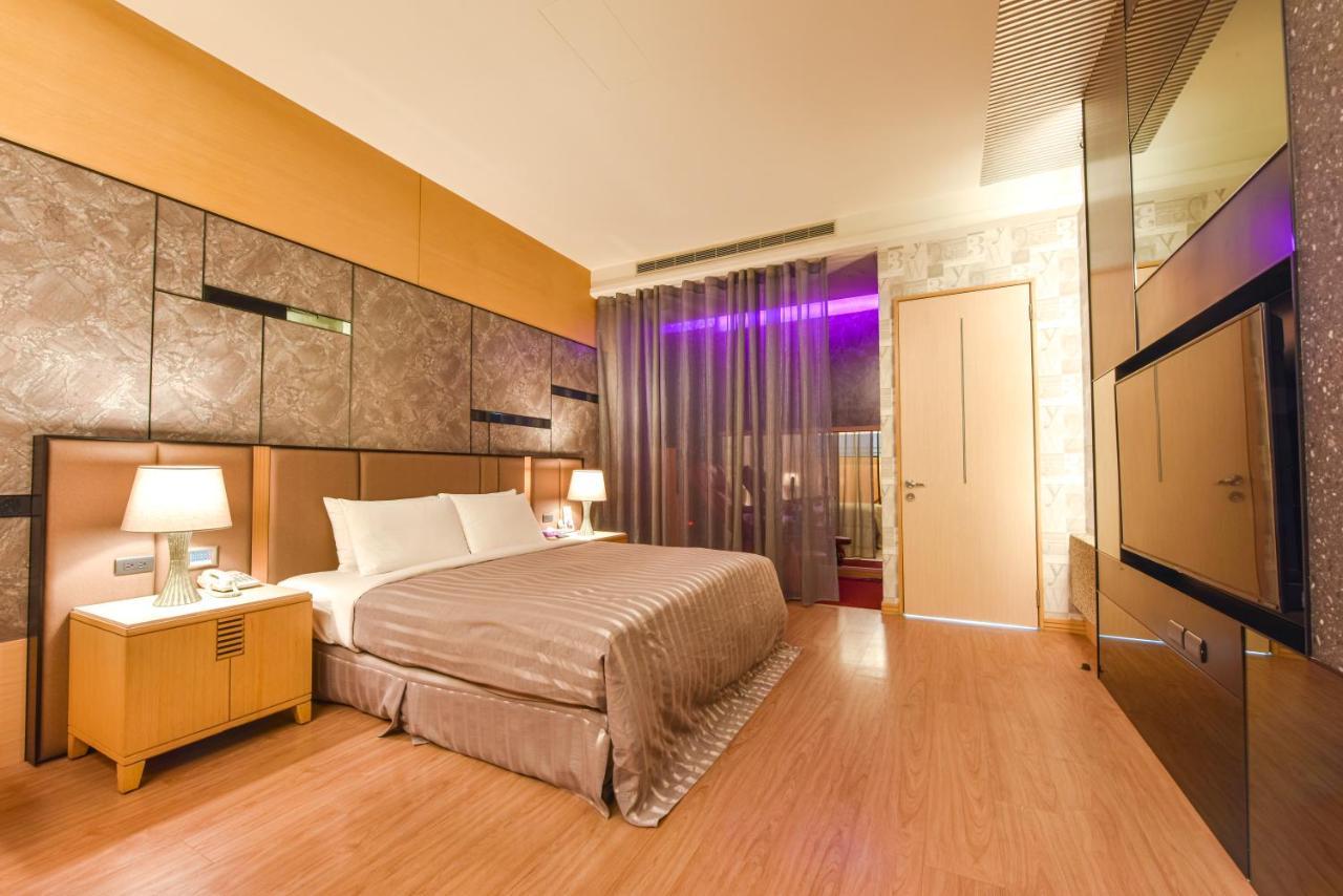 Purple Garden Motel Kaohsiung Exterior photo