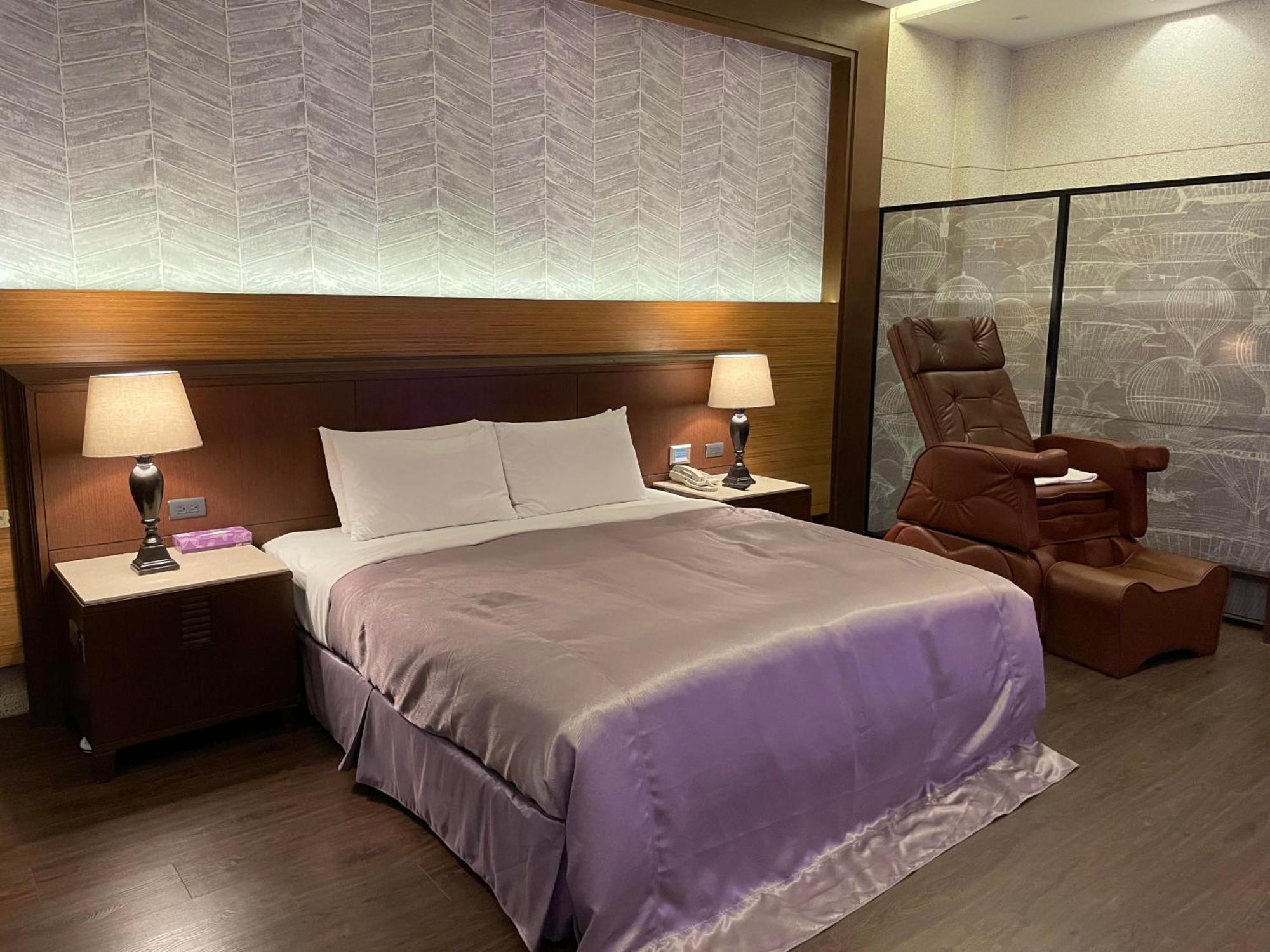 Purple Garden Motel Kaohsiung Exterior photo